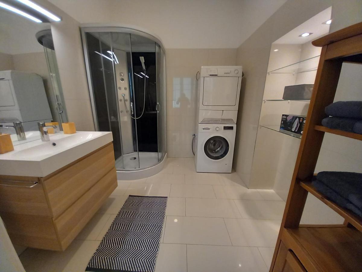 Korvin One Apartman Pápa Exterior photo