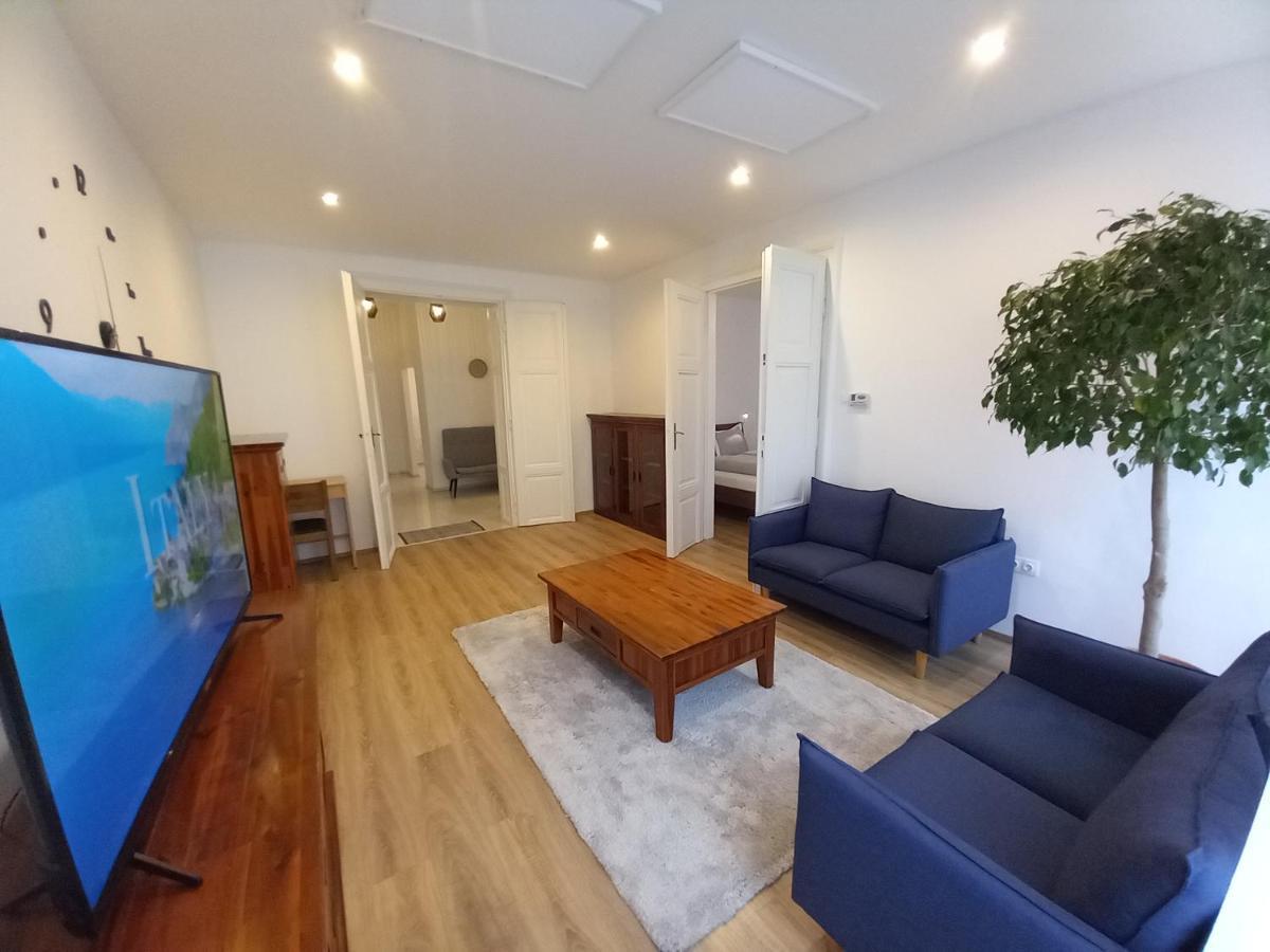 Korvin One Apartman Pápa Exterior photo